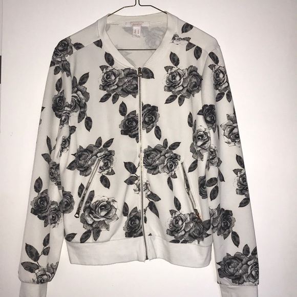 Black & White Floral Print Sweater - Picture 1 of 3